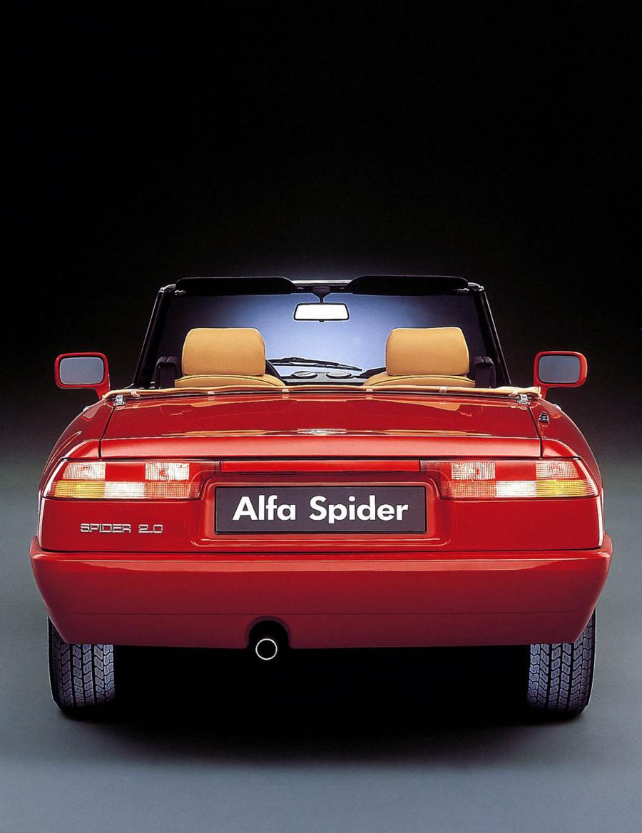  Alfa Romeo Spider 2.0 (115.A1) 1990 года  (фото 7 из 35)